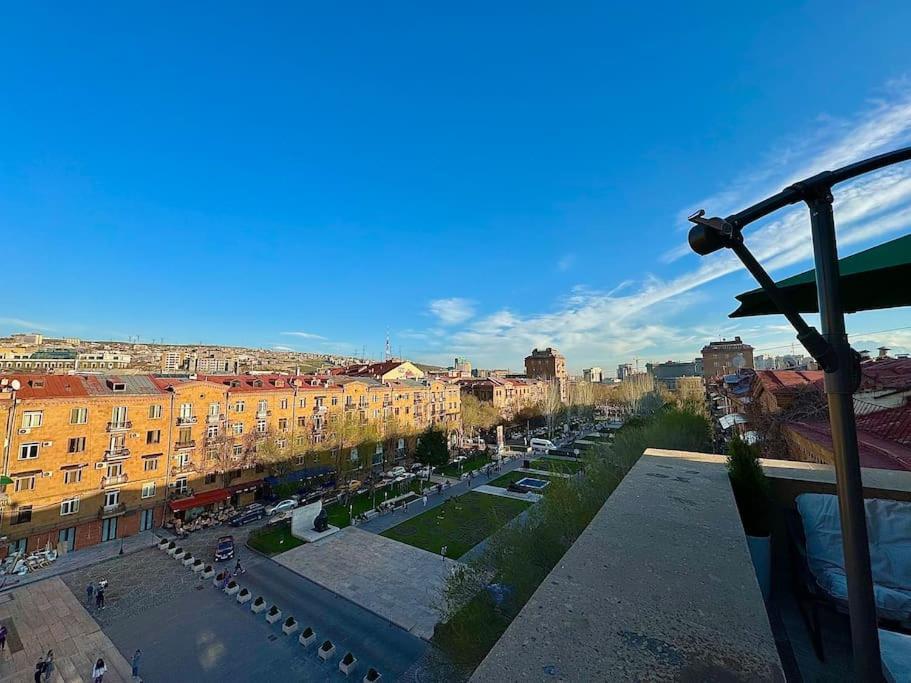 Touch The Sky Apartment *