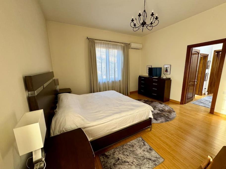 Touch The Sky Apartment