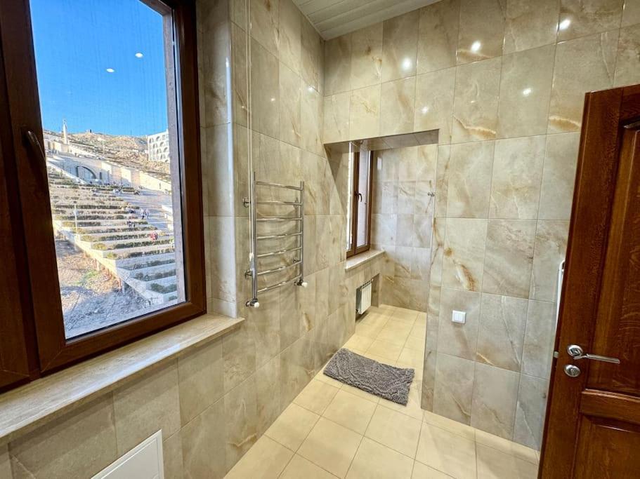 Touch The Sky Apartment *